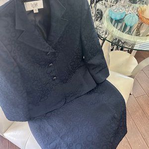 Le Suit Skirt Suit Set -Petite Size 6 Navy Blue with Pattern